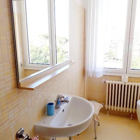 Max And Sea Parking Free Street *