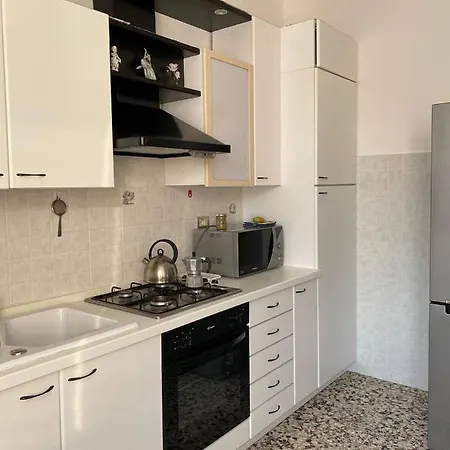 Max And Sea Parking Free Street Апартаменты *