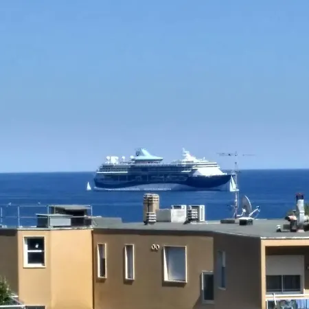 Апартаменты Max And Sea Parking Free Street