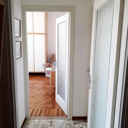 Max And Sea Parking Free Street Санремо